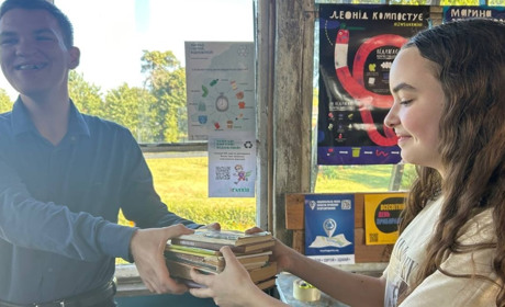 У Глухові на макулатуру можна здати книжки російською. Гроші підуть на їжу тваринам й насіння квітів