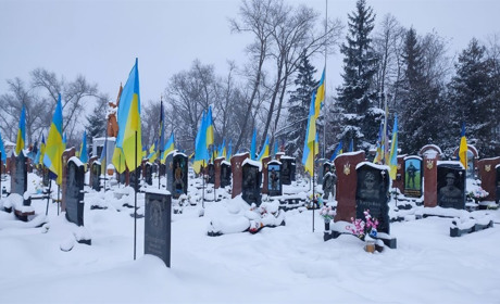 Назавжди в строю: бойового медика Богдана Резниченка поховали на Алеї Слави