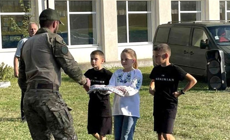 Дитячі колективи з Драчинців під час виступів зібрали кошти на автомобіль для ЗСУ
