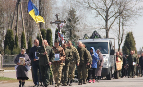 Калинівчани провели в останню путь загиблого офіцера