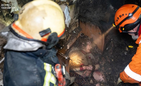 Ніч з 23 а 24 лютого: пошкоджені будинки на Одеській Молдованці, троє поранених та загиблий чоловік