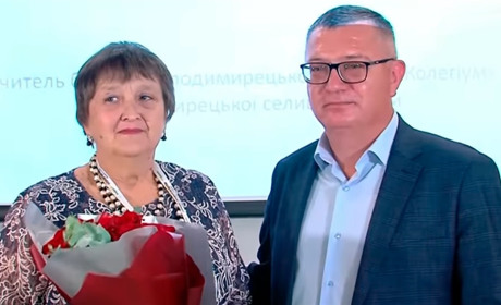 Вчителька з Володимирецького ліцею «Колегіум» отримала відзнаку «Відмінник освіти Рівненщини»