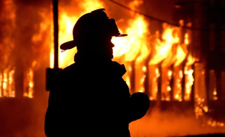 У Білопіллі горів будинок. У пожежі постраждав чоловік