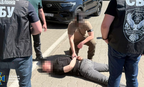 Вимагав кошти за "непризов": СБУ затримала керівника Житомирського обласного ТЦК