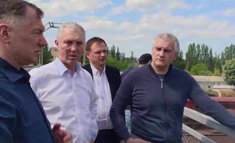 Російський політичний десант у Херсоні: Хто та навіщо катається у наше місто