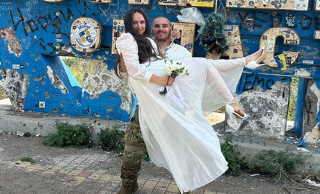 Переяславка відремонтувала броньований бус і на ньому поїхала у Слов'янськ – виходити заміж
