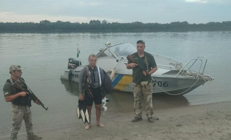 Мешканця Ізмаїла в ластах та на акваскутері упіймали прикордонники посеред Дунаю