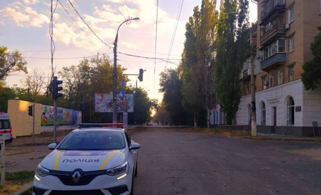 Обстріли Херсонщини: пошкоджені заводи, медзаклад, дитсадочок, церква. Є загиблі та поранені