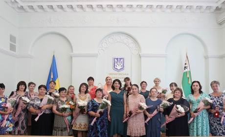 Сімом жінкам Корюківського району присвоїли звання «Мати-героїня». Хто вони, особливі матусі