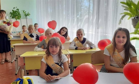 Перші випускники Новоселівського ліцею отримали свідоцтва про закінчення початкової освіти