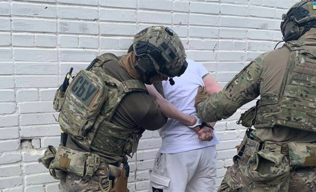 Затримано жителя Сумщини, який передавав данні про військових ФСБ Росії (відео затримання)