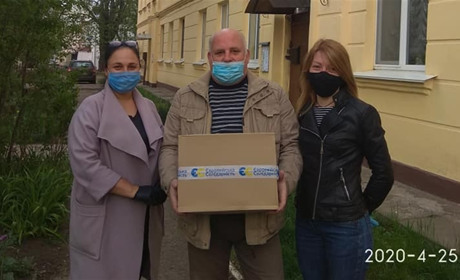 З вдячністю про подвиг ліквідаторів аварії на ЧАЕС: волонтери ЄС вшанували чорнобильців