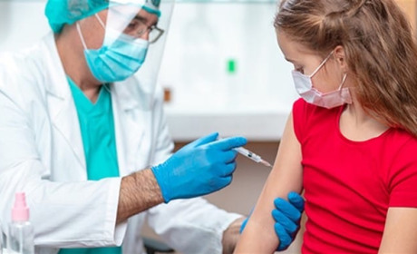 Вакцинувати чи не вакцинувати дітей від COVID-19? Що кажуть у МОЗ та ВООЗ