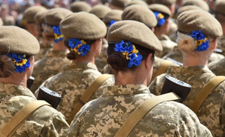 В Україні розширили перелік професій, за яким жінки мають стати на військовий облік: подробиці