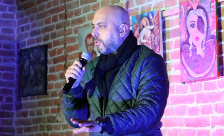 Повітряна тривога та московський патріархат: про що жартували на стендапі в Дрогобичі
