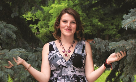 Божья искра в человеке. Мелитопольская художница Александра Бородина меряет мир километрами заборов