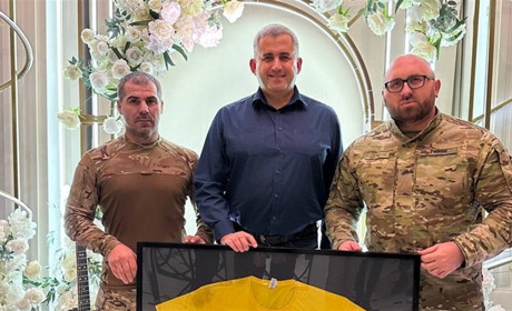 За 120 тисяч гривень на підтримку ЗСІ виручили за футболку Мелітопольського богатиря