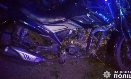 Нічна аварія на Старокостянтинівщині: перекинувся мотоцикл із трьома людьми, загинув підліток