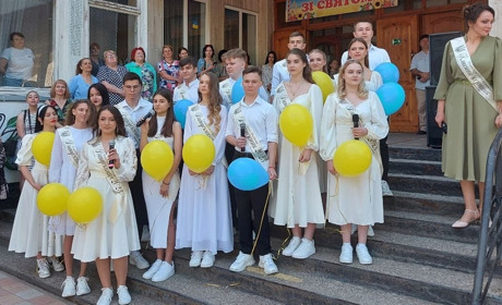Останній дзвоник в Южноукраїнську. Фотопідбірка