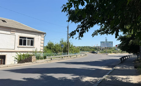 У Первомайську на Богополі пішохідні переходи не мають належної розмітки: відео