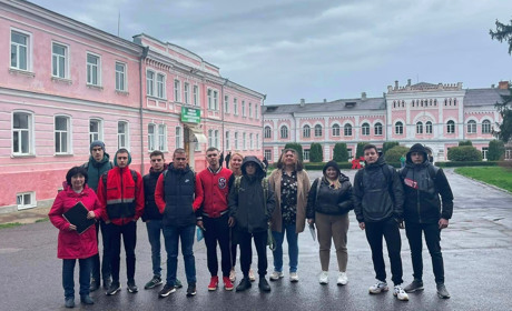 «Університет — музей під відкритим небом»: в УНУСі проводять екскурсії студмістечком для студентів