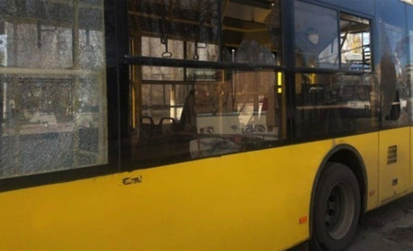 У Херсоні окупанти атакували безпілотником тролейбус