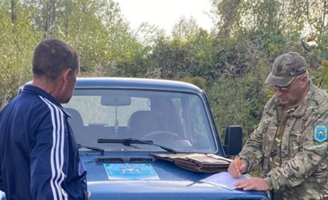 На мисливських угіддях Звягельщини спіймали порушника з мисливським собакою
