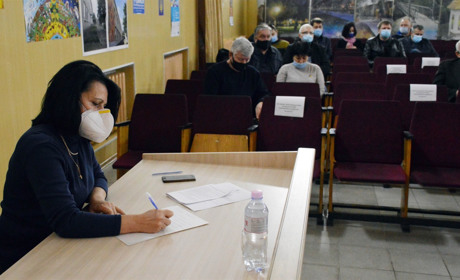 У Сватовому депутати скоротили апарат міськради на 73 одиниці: що ще вирішували на другій сесії