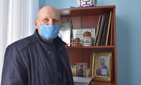 Відеозвернення селищного голови Нижніх Сірогоз: в поминальні дні будьте вдома і моліться за рідних