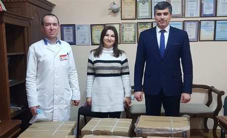 У Кіцманську лікарню передали шість кисневих концентраторів