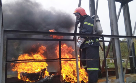 Рятувальники з охорони Рівненської АЕС проходили вогневу смугу психологічної підготовки