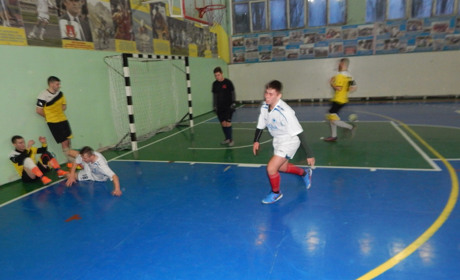 У футзальному чемпіонаті нагороди призерам вручили без урочистостей