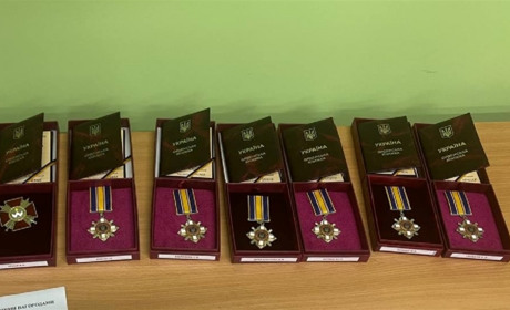 За кожним ім’ям - горе рідних та спустошені родини. У Шостці вшанували героїв посмертно