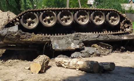 Ще один трофей. На Чернігівщині витягли з річки другий танк з трупами окупантів
