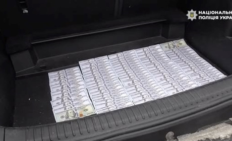 На Хмельниччині чоловік вимагав 150000 доларів та погрожував фізичною розправою