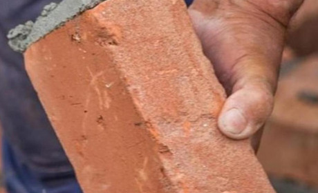 Добивал кирпичом своего оппонента