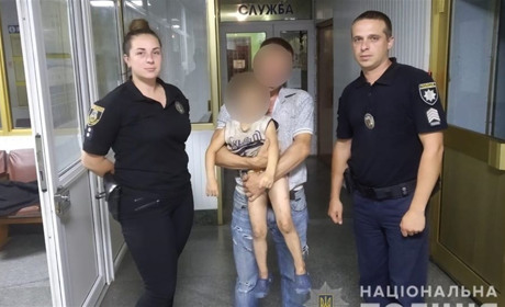 Кагарлицькі поліцейські розшукали батьків трирічної дівчинки, яка втікла з двору