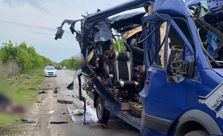 Російські окупанти прицільно вдарили по автобусу з мирними жителями. Усі подробиці трагедії (фото)