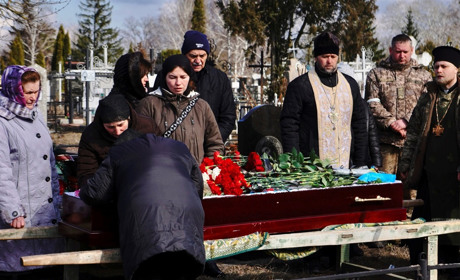 "Бог зберіг воїна там, але він загинув, повернувшись додому" В Переяславі поховали Євгенія Дубика