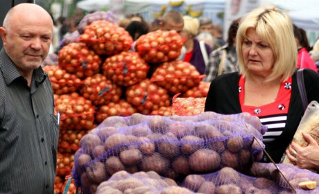 Ціни на ринку у Звягелі цієї неділі: овочі, фрукти, молоко та м’ясо