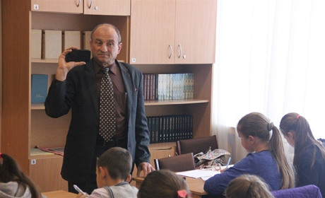 У Калинівській школі № 1 перед написанням диктанту національної єдності вимкнули світло