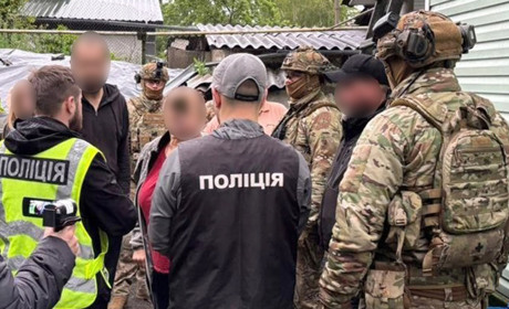 Мешканець Полонного гуртом торгував забороненими речовинами та обладнав лабораторію