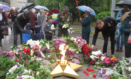 Пока горит Вечный огонь: в Мелитополе на один день подключили газ на мемориале