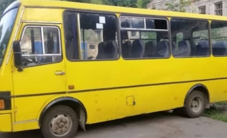 У Синельниківському районі розшукують викрадений автобус військових