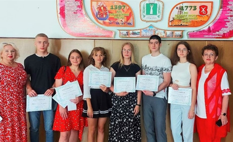 Найрозумніших учнів Сміли та учасника спеціальної олімпіади відзначили грошовими сертифікатами