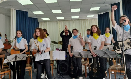 Всім мамам присвячується: первомайський ансамбль здобув гран-прі конкурсу із кавером пісні «Мам»