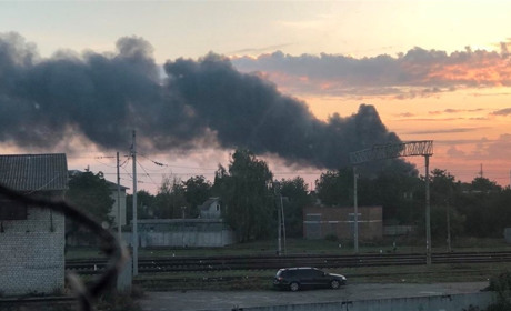 У Житомирі велика пожежа — в районі вокзалу горить цех та склад фабрики