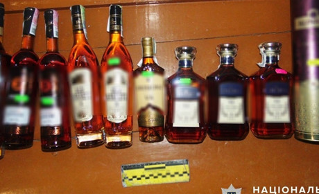 Звягельські поліцейські розшукали злодія, який обікрав крамницю напередодні Нового року