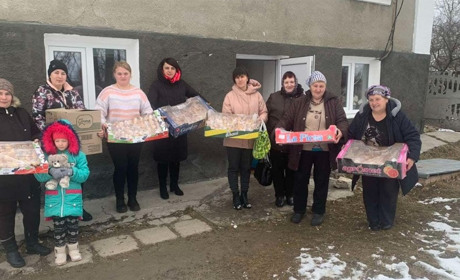 800 рогаликів та 600 банок тушонки передали для захисників жителі Жмеринської громади