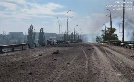 На Херсонщині ворог атакував житлові квартали, критичну, транспортну та соціальну інфраструктуру